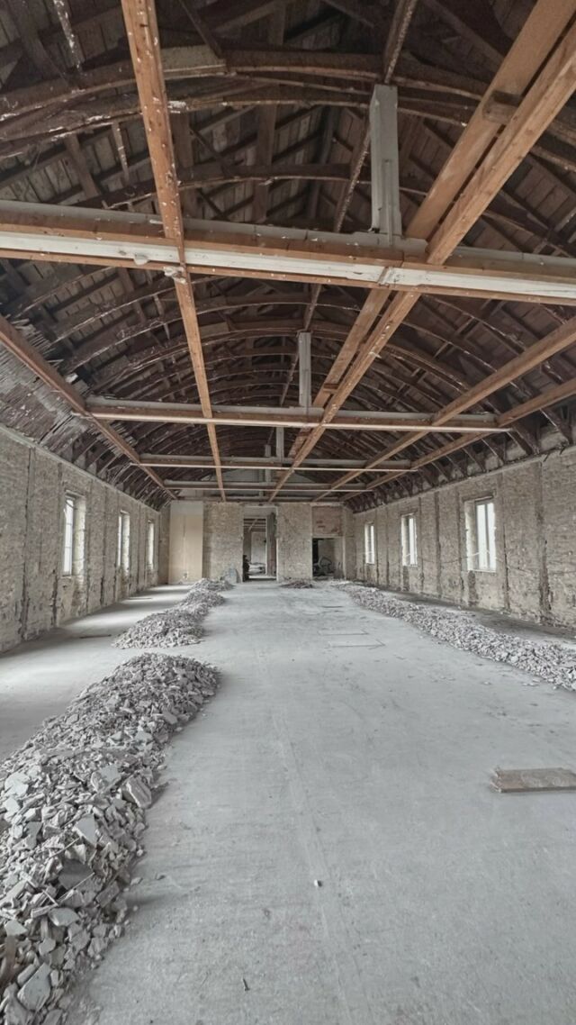 Déconstruction intérieure à Quimper 
Ancien Iufm 🔥🤩
Chantier @opacdequimpercornouaille 
@liziardconstruction